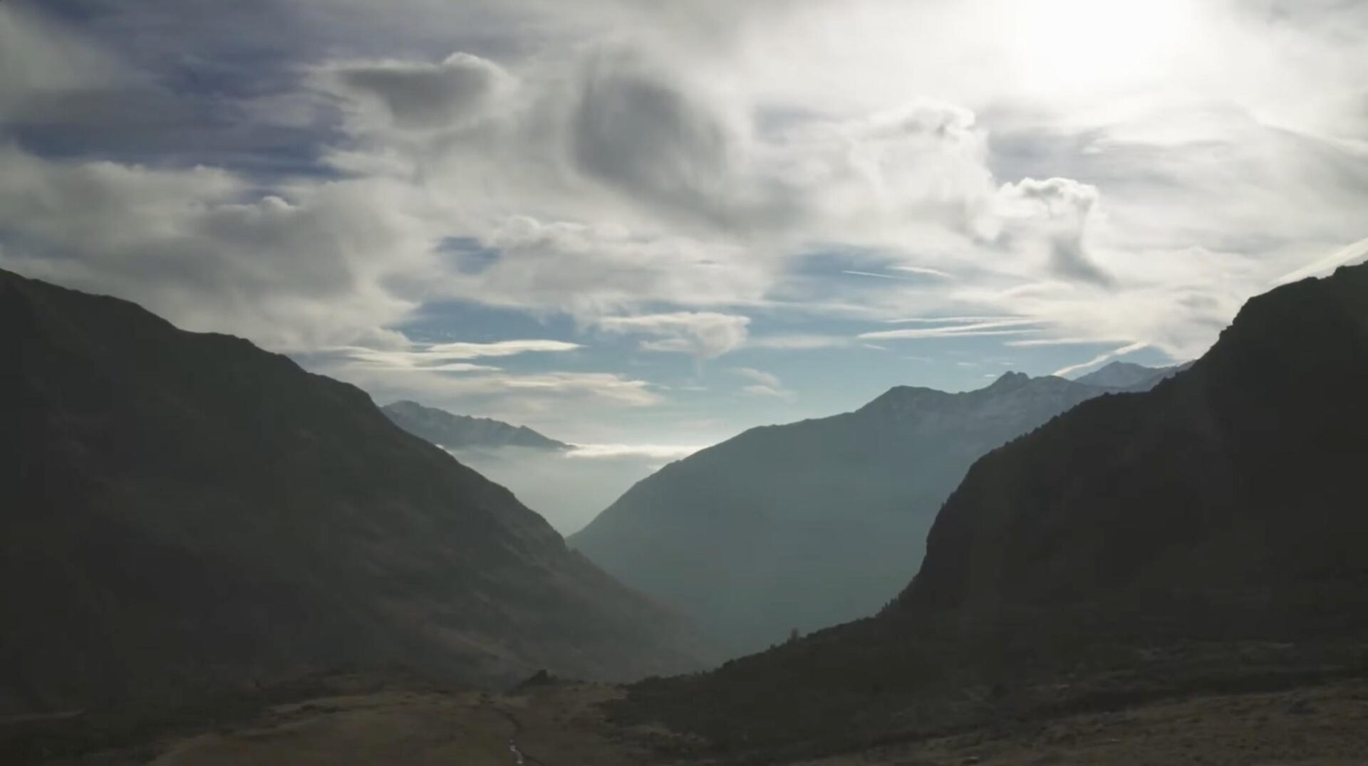 Petershagen Communications Case Dr. Schär: Ein Bergpanorama aus Südtirol aus dem Film „Ulrich Ladurner. Ein Portrait, das eine Aufforderung ist.“